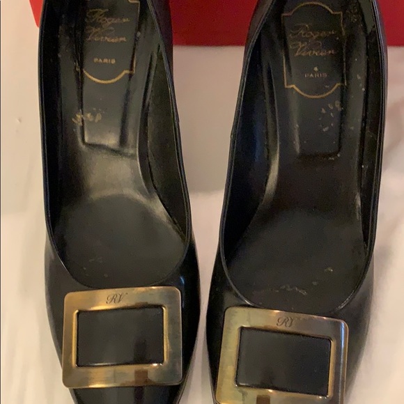 Black Roger Vivier pumps with bronze heel & buckle - Picture 5 of 6